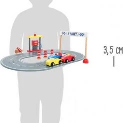 Small Foot Company Houten Racebaan Met Speelset - Geel 15 Small Foot Company Houten Racebaan Met Speelset - Geel -Duurzamer-speelgoed Winkel 535x840 3