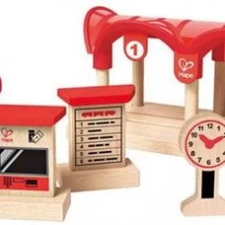 Hape Treinstation Met Licht En Geluid E3702