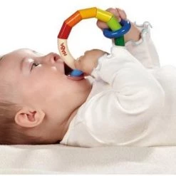 Haba Ronde Rammelaar Van Hout | Baby Speelgoed -Duurzamer-speelgoed Winkel 550x348 3