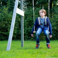 AXI Houten Schommelzitje - Schommel Met Ophangringen En Stelachten In Gegalvaniseerd Staal -Duurzamer-speelgoed Winkel 550x366 122