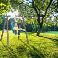 AXI Baby Schommel In Grijs/Wit Met Zitje In Blauw/Geel - FSC Hout - Babyschommel Voor Kindjes Van 9-36 Maanden - Met 4 Grondankers -Duurzamer-speelgoed Winkel 550x412 13