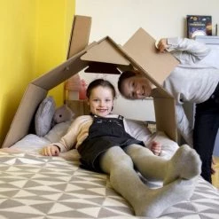 Kartonnen Kinderbed Huis - Speelhuisje - Sinterklaas Cadeau - Hobbykarton - KarTent -Duurzamer-speelgoed Winkel 550x460 5