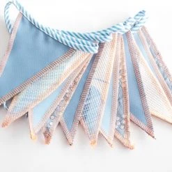 L.A.P. Atelier Mini-vlaggenlijn Baby Boy | 2,5 Meter | Stoffen Vlaggetjes | Duurzaam & Handgemaakt | Blauw Wit -Duurzamer-speelgoed Winkel 550x473 9