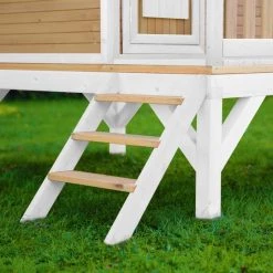 AXI Tom Speelhuis In Bruin/Wit - Met Verdieping En Witte Glijbaan - Speelhuisje Voor De Tuin / Buiten - FSC Hout - Speeltoestel Voor Kinderen -Duurzamer-speelgoed Winkel 550x550 262