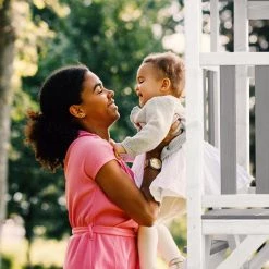 AXI Beach Tower Speeltoestel In Grijs/Wit - Speeltoren Met Zandbak En Witte Glijbaan - FSC Hout - Speelhuis Op Palen Voor De Tuin -Duurzamer-speelgoed Winkel 550x550 532