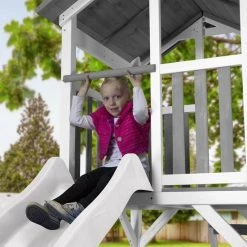 AXI Beach Tower Speeltoestel In Grijs/Wit - Speeltoren Met Zandbak En Witte Glijbaan - FSC Hout - Speelhuis Op Palen Voor De Tuin -Duurzamer-speelgoed Winkel 550x550 535