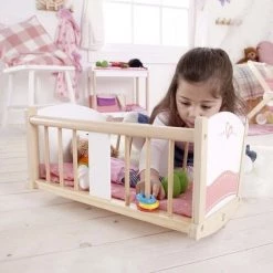 Hape - Rock-a-bye Cradle - Houten Poppenwieg -Duurzamer-speelgoed Winkel 550x550 62