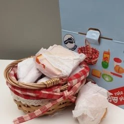 Small Foot Company Small Foot - Picnic Basket With Cuttable Fruits -Duurzamer-speelgoed Winkel 550x550 626