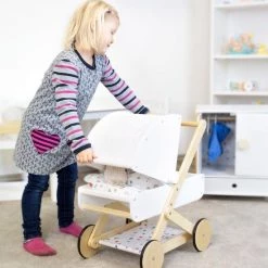 Small Foot Company Poppenwagen ''Little Button'' - Houten Speelgoed Vanaf 3 Jaar -Duurzamer-speelgoed Winkel 550x825 8